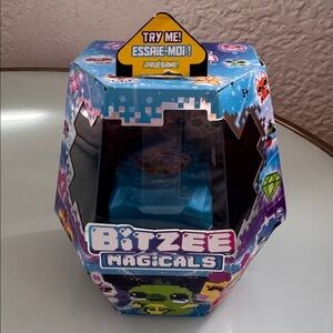 Bitzee Magicals Toy Box